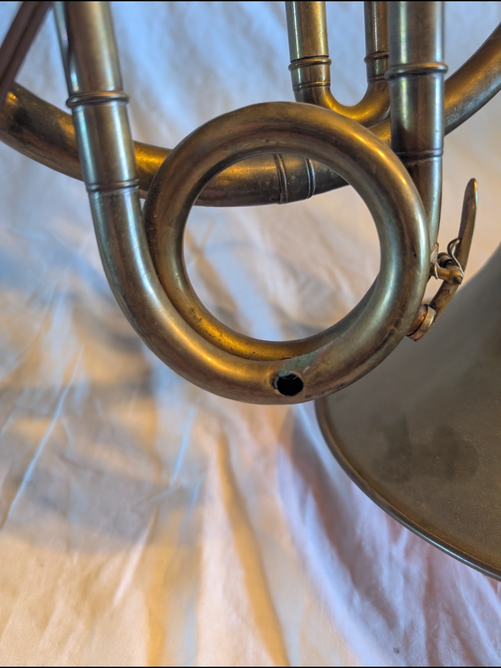 2/140$ Vintage Brass Horn Decorative Accent Lamp - Aged Gold Tone - Picture 6 of 9